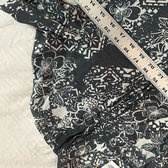 Ruby Rd. Monochrome Floral Tunic - Picture 9 of 12